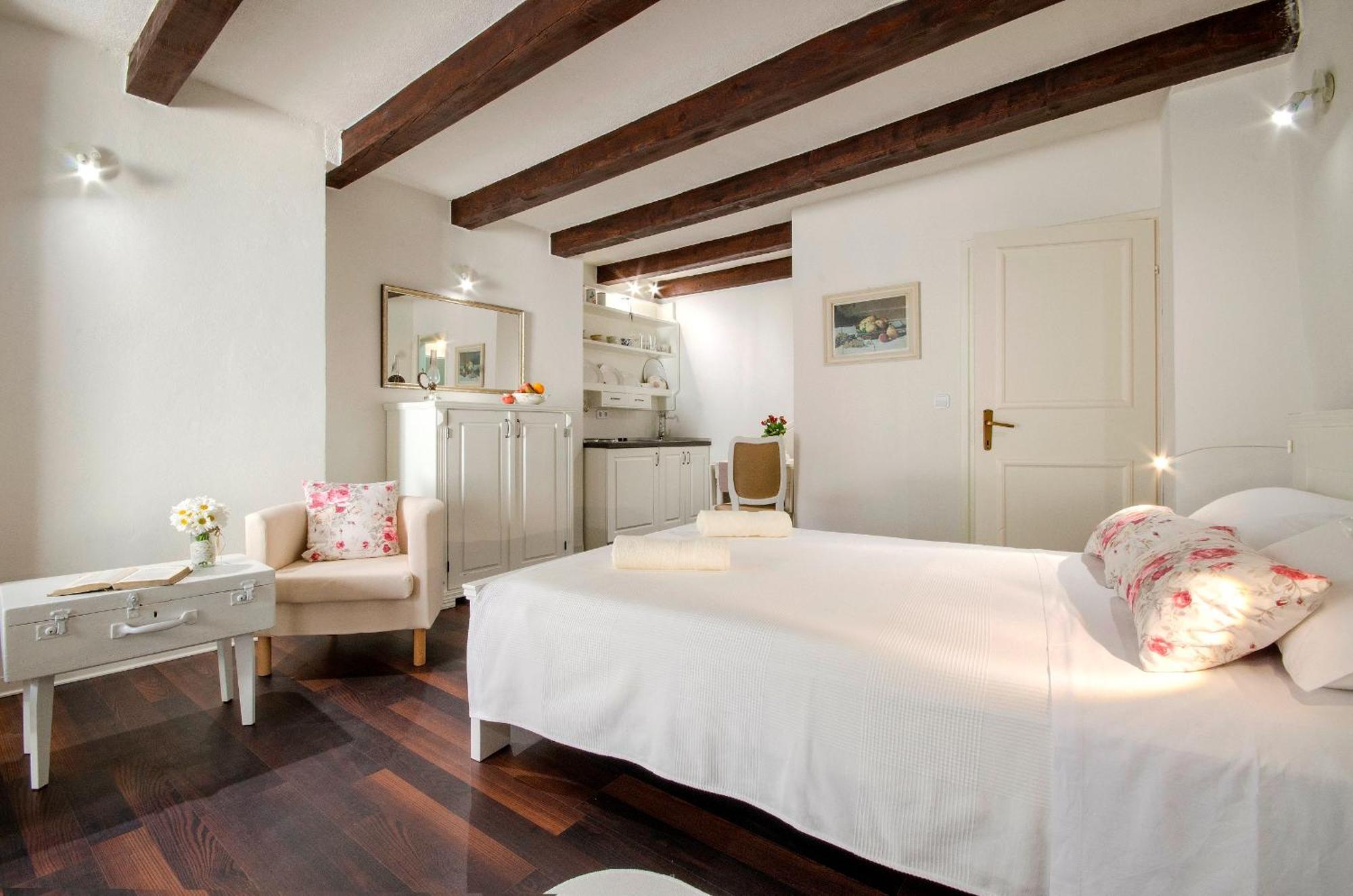 Cozy Studio Una Rovinj Bagian luar foto